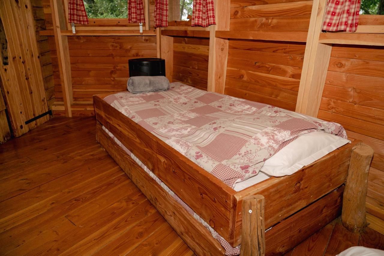 Cabane Perchee Dans Les Arbres Saint-Hilaire-en-Morvan Экстерьер фото